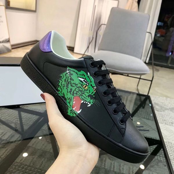 2021 silk men's and women's casual shoes fashion green red stripes black leather bee embroidery small accessories mjk0001, Red;white
2021 silk men's and women's casual shoes fashion green red stripes black leather bee embroidery small accessories mjk0001, Red;white