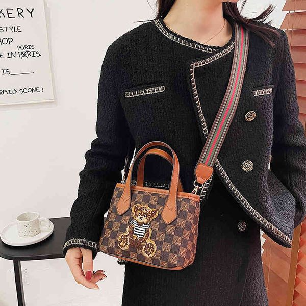 2022 factory wholesale bag female trend portable shoulder net red boston pillow diagonal cross bag batch
2022 factory wholesale bag female trend portable shoulder net red boston pillow diagonal cross bag batch
