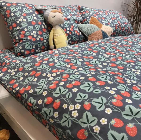 bedding sets vintage pastoral fruit strawberry set,nordic design cotton twin full home textile bed sheet pillowcase quilt cover
bedding sets vintage pastoral fruit strawberry set,nordic design cotton twin full home textile bed sheet pillowcase quilt cover