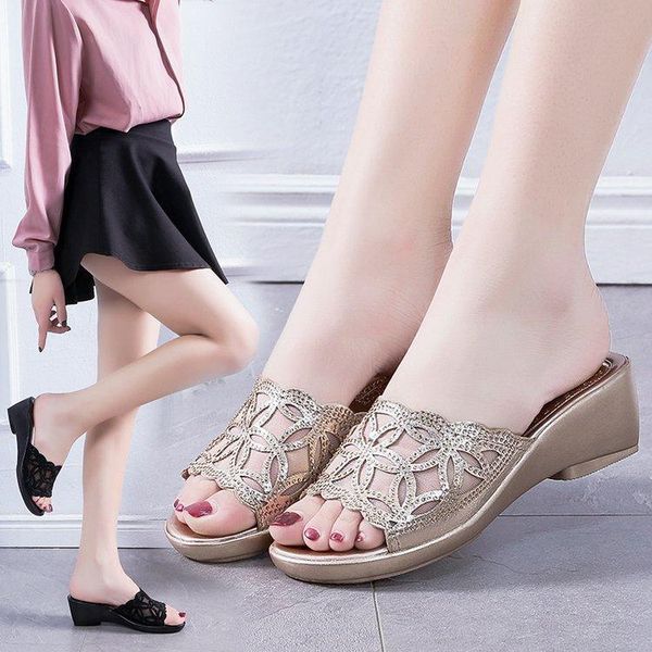 slippers in summer, women wear mother slippers, breathable drill, thick platform and flip-flop, Black
slippers in summer, women wear mother slippers, breathable drill, thick platform and flip-flop, Black