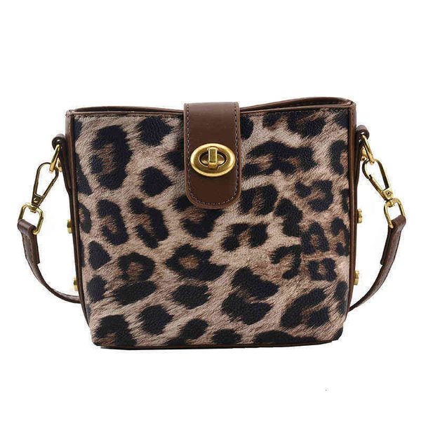 autumn and winter small bag female 2021 fashion net red bucket single shoulder msenger tote bag
autumn and winter small bag female 2021 fashion net red bucket single shoulder msenger tote bag