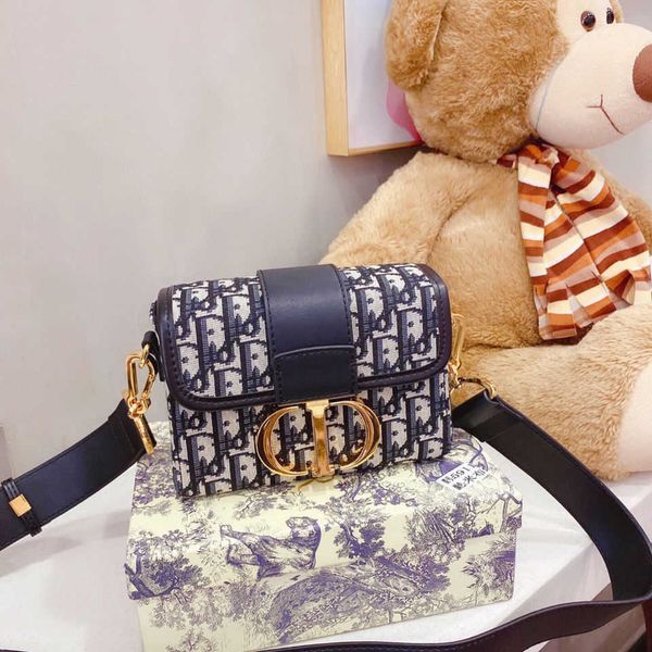 2021 new summer mini box montaigne bag one shoulder old canvas portable cross fashion zly
2021 new summer mini box montaigne bag one shoulder old canvas portable cross fashion zly