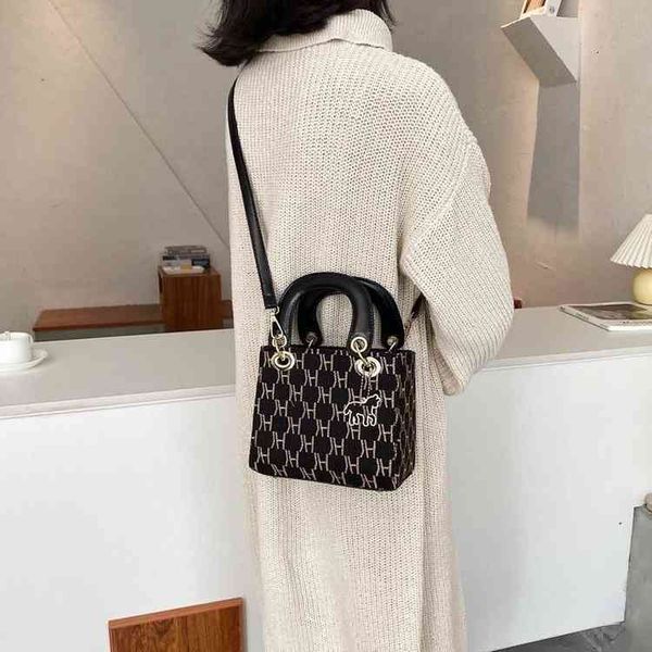 and autumn diana winter women's 2020 new fashion versatile ins single shoulder diagonal cross net red hand small square bag
and autumn diana winter women's 2020 new fashion versatile ins single shoulder diagonal cross net red hand small square bag