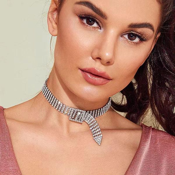 chokers european and american luxury shining rhinestone necklace women's collar adjustable crystal clavicle short chain jewelry, Golden;silver 
chokers european and american luxury shining rhinestone necklace women's collar adjustable crystal clavicle short chain jewelry, Golden;silver