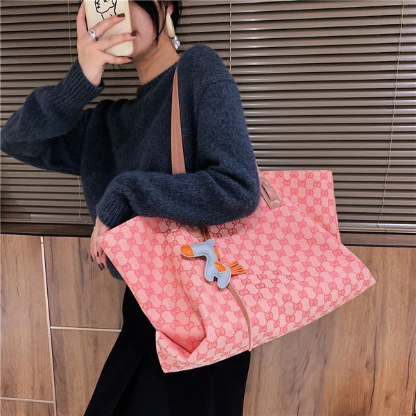 designer spring new texture single shoulder women's bag fashion high capacity tote bag pony pendant handbags outlet, Black;red
designer spring new texture single shoulder women's bag fashion high capacity tote bag pony pendant handbags outlet, Black;red