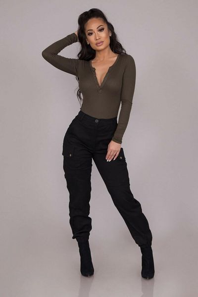 stylish cargo high waist women capri black button pockets design gothic style trousers solid color long trouser plus size, Black;white
stylish cargo high waist women capri black button pockets design gothic style trousers solid color long trouser plus size, Black;white