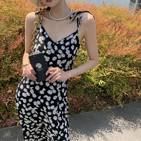 2021 new stitching silk chiffon trapezoidal , daisy, women's medium long skirt, high waist, v-neck, slim fitting, stitching, flower pri, Black;gray
2021 new stitching silk chiffon trapezoidal , daisy, women's medium long skirt, high waist, v-neck, slim fitting, stitching, flower pri, Black;gray
