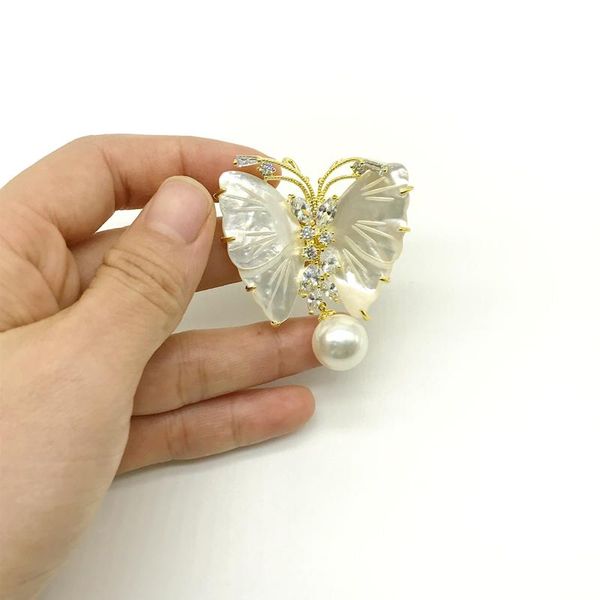 pins, brooches natural shell butterfly shape brooch delicate jewelry round pearl gold filled brass for gift, Gray
pins, brooches natural shell butterfly shape brooch delicate jewelry round pearl gold filled brass for gift, Gray