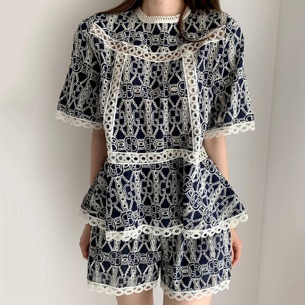 women's tracksuits korea chic retro round neck hollow embroidery crochet loose short-sleeved shirt + high-waist casual wide-leg shorts, Gray
women's tracksuits korea chic retro round neck hollow embroidery crochet loose short-sleeved shirt + high-waist casual wide-leg shorts, Gray