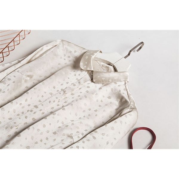 blouses cream leaf jacquard satin mulberry heavy lapel long-sleeved silk shirt women, White
blouses cream leaf jacquard satin mulberry heavy lapel long-sleeved silk shirt women, White