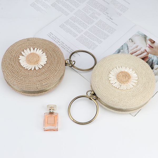 2023 new personalized simple grass woven bag hand woven versatile beach and cute daisy
2023 new personalized simple grass woven bag hand woven versatile beach and cute daisy