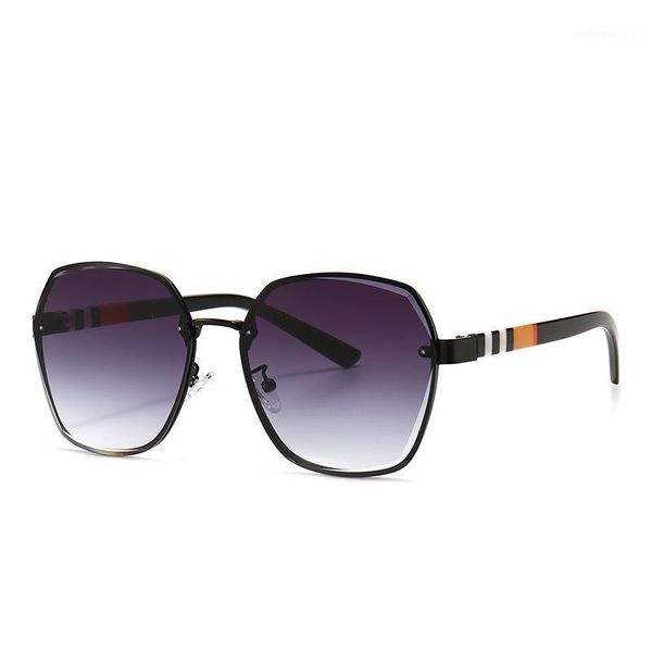 fashion style men and women uv protection driving beach leisure sunglasses, White;black
fashion style men and women uv protection driving beach leisure sunglasses, White;black