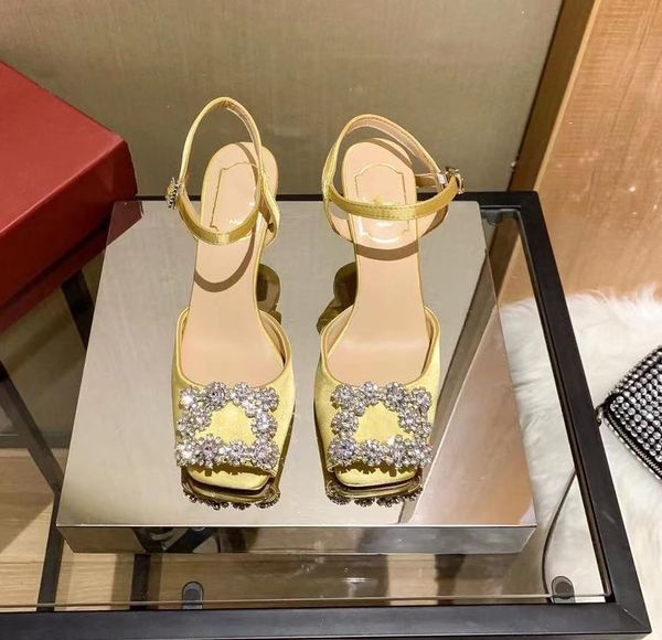 latest high-end dress shoes classic wedding sandals women's black party fashion flat luxury designer shoe
latest high-end dress shoes classic wedding sandals women's black party fashion flat luxury designer shoe
