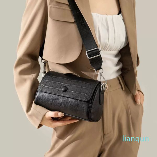 small bag women's 2021 new trendy cow leather messenger minority design simple single shoulder armpit small square
small bag women's 2021 new trendy cow leather messenger minority design simple single shoulder armpit small square