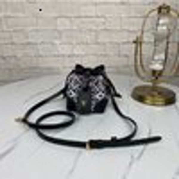 libobo6_1 xny7 m57099 backpacks handbags iconic handles shoulder bags totes cross body bag clutches evening oxidized leather business, Red;black
libobo6_1 xny7 m57099 backpacks handbags iconic handles shoulder bags totes cross body bag clutches evening oxidized leather business, Red;black