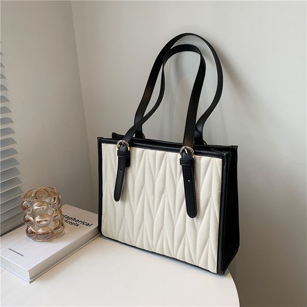 2021 summer armpit one shoulder fashionable simple shopping small square leisure fashion large capacity women's bag
2021 summer armpit one shoulder fashionable simple shopping small square leisure fashion large capacity women's bag