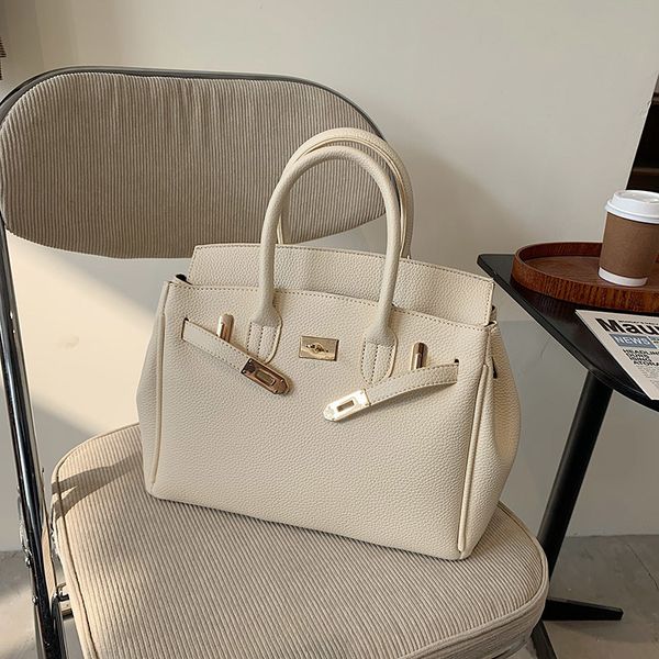 large capacity women's 2020 new french versatile messenger advanced hand print handbag
large capacity women's 2020 new french versatile messenger advanced hand print handbag