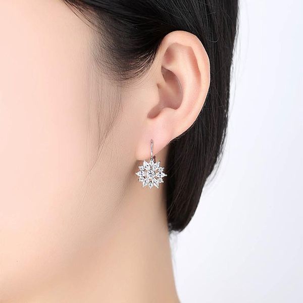 stud korean elegant shiny zircon snowflake earrings for women fashion christmas pendientes party holiday jewelry, Golden;silver
stud korean elegant shiny zircon snowflake earrings for women fashion christmas pendientes party holiday jewelry, Golden;silver