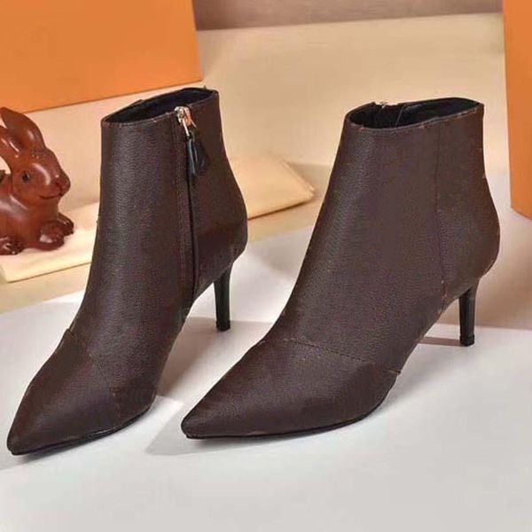 fashion designer boots chunky ankle boot is a refined style combining black calf leather and suede baby goat 05
fashion designer boots chunky ankle boot is a refined style combining black calf leather and suede baby goat 05