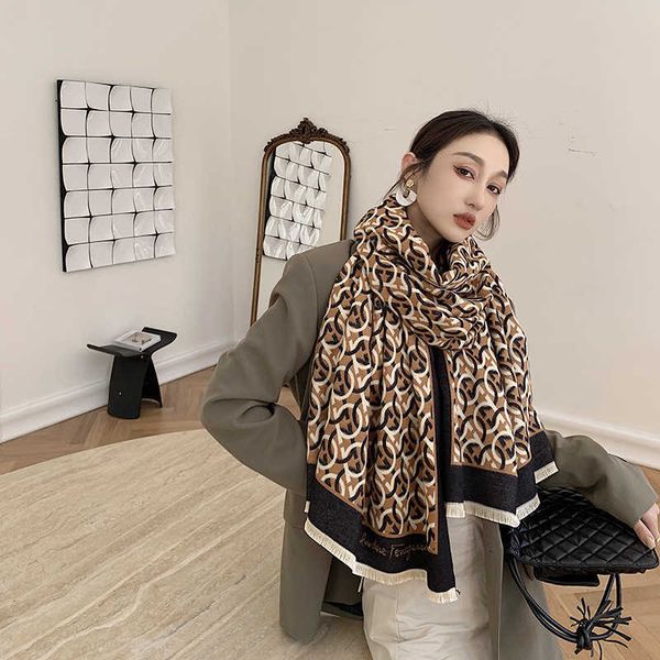 2021 korean american autumn and winter all over printed casual scarf brown outer shawl high-end women's style, Blue;gray
2021 korean american autumn and winter all over printed casual scarf brown outer shawl high-end women's style, Blue;gray