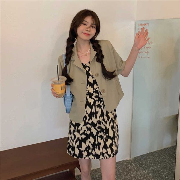 2021 summer chic korean style short sleeve suit coat + leopard print slim suspender skirt, Black;gray
2021 summer chic korean style short sleeve suit coat + leopard print slim suspender skirt, Black;gray