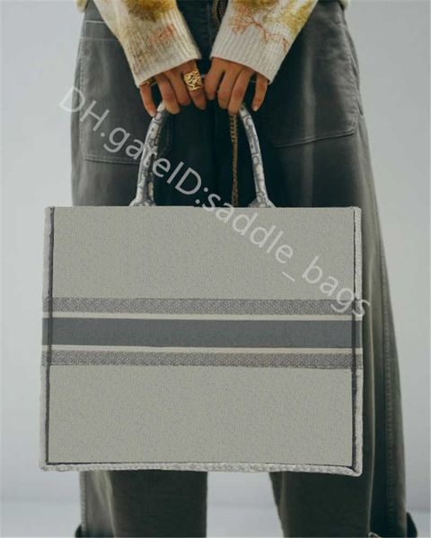 designer luxury bag design women fashion handbags totes two-tone patchwork canvas embroidery classic r women's leather handbag
designer luxury bag design women fashion handbags totes two-tone patchwork canvas embroidery classic r women's leather handbag