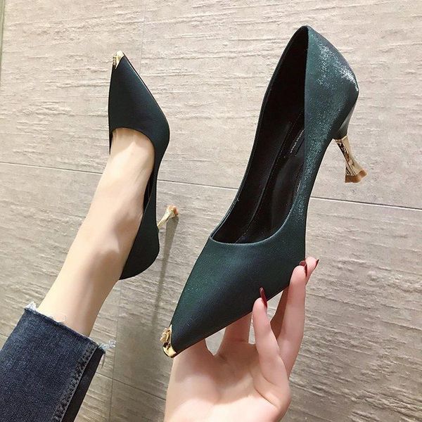 dress shoes versatile single women's 2021 spring metal head, middle heel commuter tip light mouth black high heels occupation
dress shoes versatile single women's 2021 spring metal head, middle heel commuter tip light mouth black high heels occupation