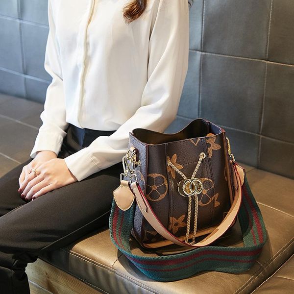 evening bags women's bag 2021 fashion handbag chain single shoulder cross slung bucket purses and
evening bags women's bag 2021 fashion handbag chain single shoulder cross slung bucket purses and