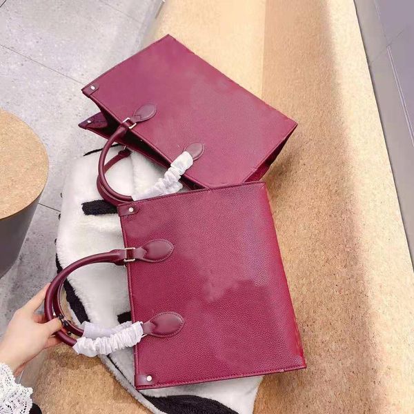 bag holderdesigner women's single shoulder portable shopping bag embossing craft big flower two sizeshandbag hook
bag holderdesigner women's single shoulder portable shopping bag embossing craft big flower two sizeshandbag hook