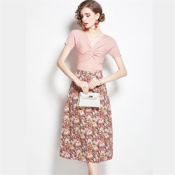 summer women's two piece set short sleeve knit t-shirt + high waist flowers chiffon midi skirt ladies suits 210519, White
summer women's two piece set short sleeve knit t-shirt + high waist flowers chiffon midi skirt ladies suits 210519, White
