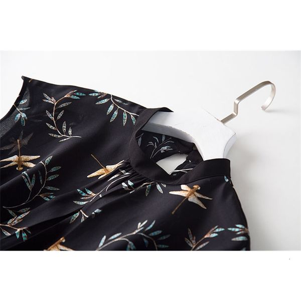 dress 2021 summer golden dragoy printed small stand collar french waistband silk, Black;gray
dress 2021 summer golden dragoy printed small stand collar french waistband silk, Black;gray