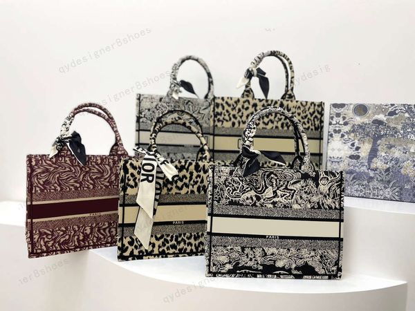 with folding box women's designer silk scarf leopard print embroidery mother and child shopping bag size large 41*35cm small 36*27cm
with folding box women's designer silk scarf leopard print embroidery mother and child shopping bag size large 41*35cm small 36*27cm