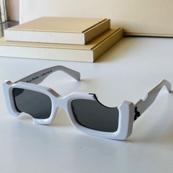 mens or womens sunglasses ow40006u fashion casual simple notch hole design classic black trend latest color white frame ow40006 gray lens wi, White;black
mens or womens sunglasses ow40006u fashion casual simple notch hole design classic black trend latest color white frame ow40006 gray lens wi, White;black