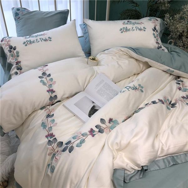 bedding sets high-end luxury 60s double-sided olanjing tencel household 4pcs silky soft embroidered duvet cover sheet embroidery beddin
bedding sets high-end luxury 60s double-sided olanjing tencel household 4pcs silky soft embroidered duvet cover sheet embroidery beddin