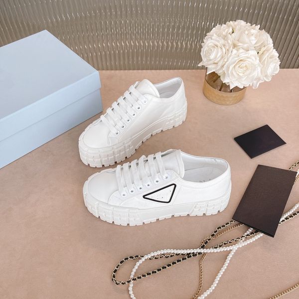 new women luxury shoes reflective sneakers designer trainers genuine leather fabric runner 0612, Black
new women luxury shoes reflective sneakers designer trainers genuine leather fabric runner 0612, Black