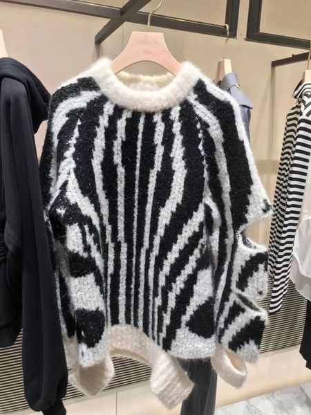 black and white color matching sweater 2020 autumn winter hollowed out long sleeve cocoon pullover sweater women's lazy style top
black and white color matching sweater 2020 autumn winter hollowed out long sleeve cocoon pullover sweater women's lazy style top