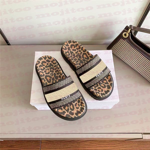 luxury womens slippers satin embroidery slides shoes non slip platform slipper home and outdoor with box, Blue;gray
luxury womens slippers satin embroidery slides shoes non slip platform slipper home and outdoor with box, Blue;gray