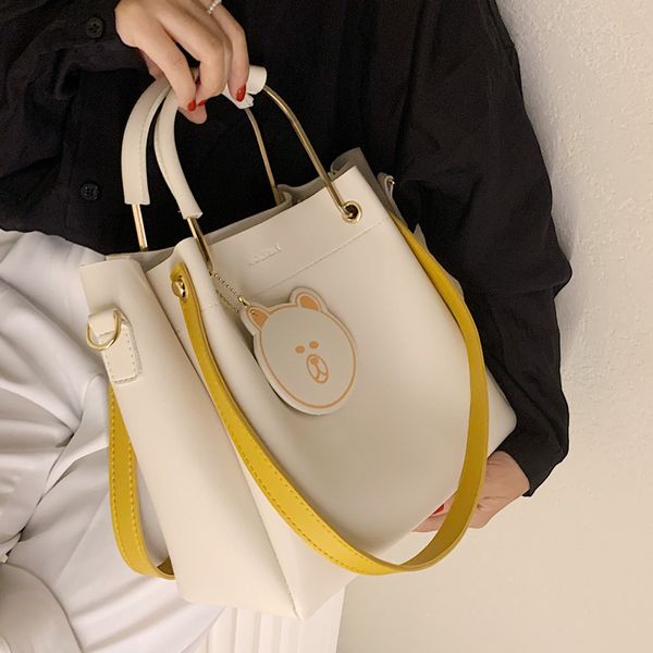 capacity texture portable large women's 2021 new trendy foreign style versatile tote bag summer one shoulder armpit
capacity texture portable large women's 2021 new trendy foreign style versatile tote bag summer one shoulder armpit