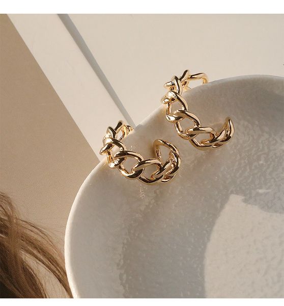 korean personalized fashion earrings female s925 silver needle chain simple cold wind feminine
korean personalized fashion earrings female s925 silver needle chain simple cold wind feminine