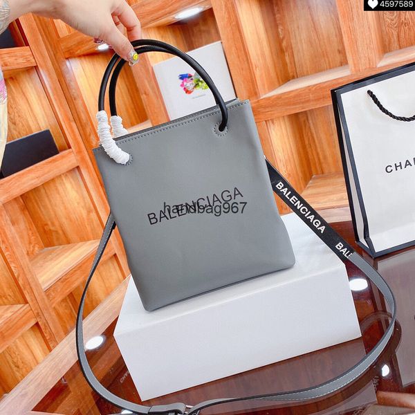 women bags bag handbag 2022 shoulder designer simple bags one totes messenger letters handbag women's shopping handbags p2jibalencaigas
women bags bag handbag 2022 shoulder designer simple bags one totes messenger letters handbag women's shopping handbags p2jibalencaigas