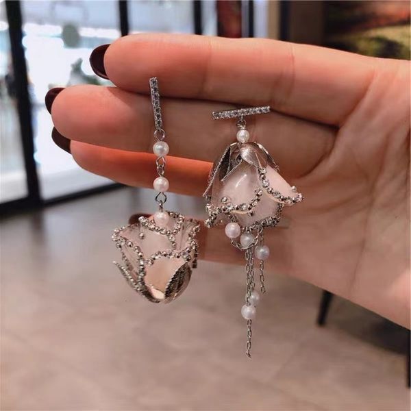 silver needle korean super fairy flower bud earrings light luxury hand carved pure crystal rose asymmetric, Golden
silver needle korean super fairy flower bud earrings light luxury hand carved pure crystal rose asymmetric, Golden
