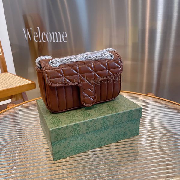 fashion women bag luxury quality bright skin leather ladies silver chain messenger cosmetic handbag girl mobile phone storage bags 22*6*13cm
fashion women bag luxury quality bright skin leather ladies silver chain messenger cosmetic handbag girl mobile phone storage bags 22*6*13cm