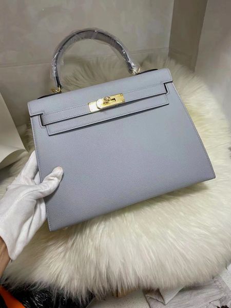 25cm shoulder bag luxury purse epsom leather handmade quality designer handbag many colors wax line stitching fast delivery wholesale price
25cm shoulder bag luxury purse epsom leather handmade quality designer handbag many colors wax line stitching fast delivery wholesale price