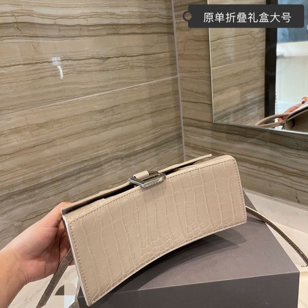 2021 new hourglass bag crocodile leather hand-held diagonal fashion dumpling crescent zmm
2021 new hourglass bag crocodile leather hand-held diagonal fashion dumpling crescent zmm