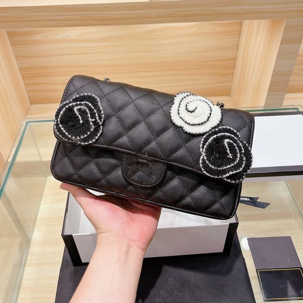 women shoulder bags summer and autumn fashion ladies crossbody bag solid leather flower diamond lattice appliques famous luxury designer
women shoulder bags summer and autumn fashion ladies crossbody bag solid leather flower diamond lattice appliques famous luxury designer
