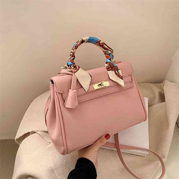simple and atmospheric women's 2021 new versatile net red one shoulder messenger bag fashion handbag
simple and atmospheric women's 2021 new versatile net red one shoulder messenger bag fashion handbag