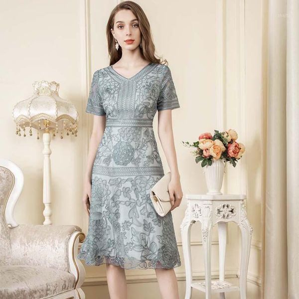 light luxury three dimensional embroidery dress 2021 summer v-neck fashion celebrity style slim a-line medium length skirt two piece, White
light luxury three dimensional embroidery dress 2021 summer v-neck fashion celebrity style slim a-line medium length skirt two piece, White