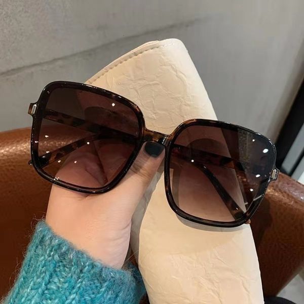 fashion sunglasses net celebrity trend street shooting round face men and women driving protection multi-color optional, White;black
fashion sunglasses net celebrity trend street shooting round face men and women driving protection multi-color optional, White;black