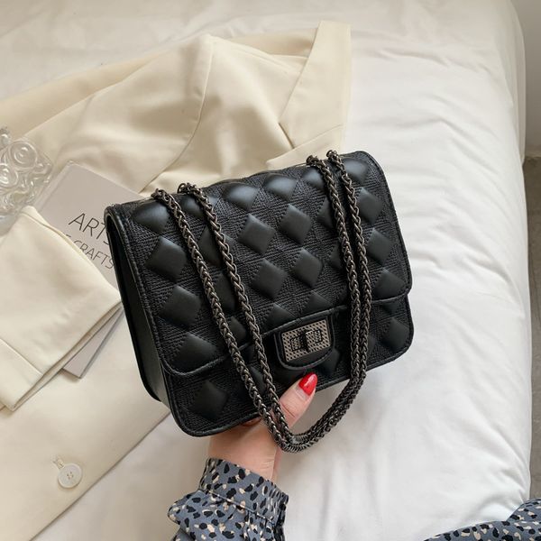 bag female summer 2021 fashion lingge chain single shoulder simple messenger small square net red fragrance
bag female summer 2021 fashion lingge chain single shoulder simple messenger small square net red fragrance