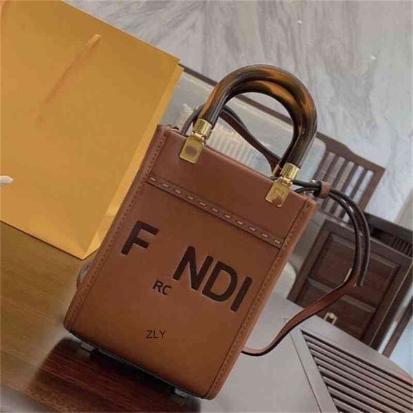 net red anna same letter tote mobile phone small square one shoulder portable 2021 new women's zly bags handbag women luxurys bags
net red anna same letter tote mobile phone small square one shoulder portable 2021 new women's zly bags handbag women luxurys bags
